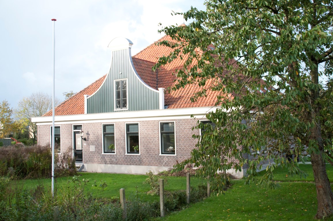 De gerenoveerde Stolpboerderij De Purmer